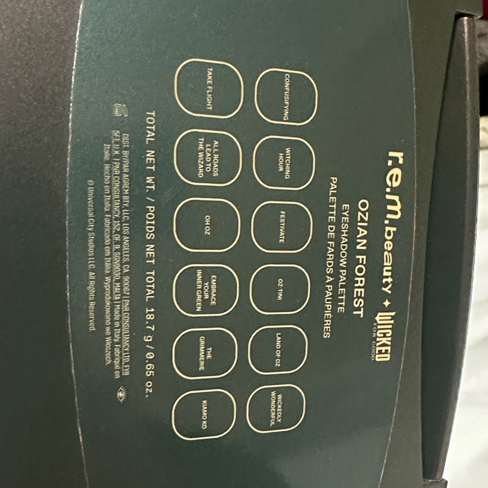 r.e.m. beauty Wicked Eyeshadow Palette - Gold and Black - Picture 5 of 9